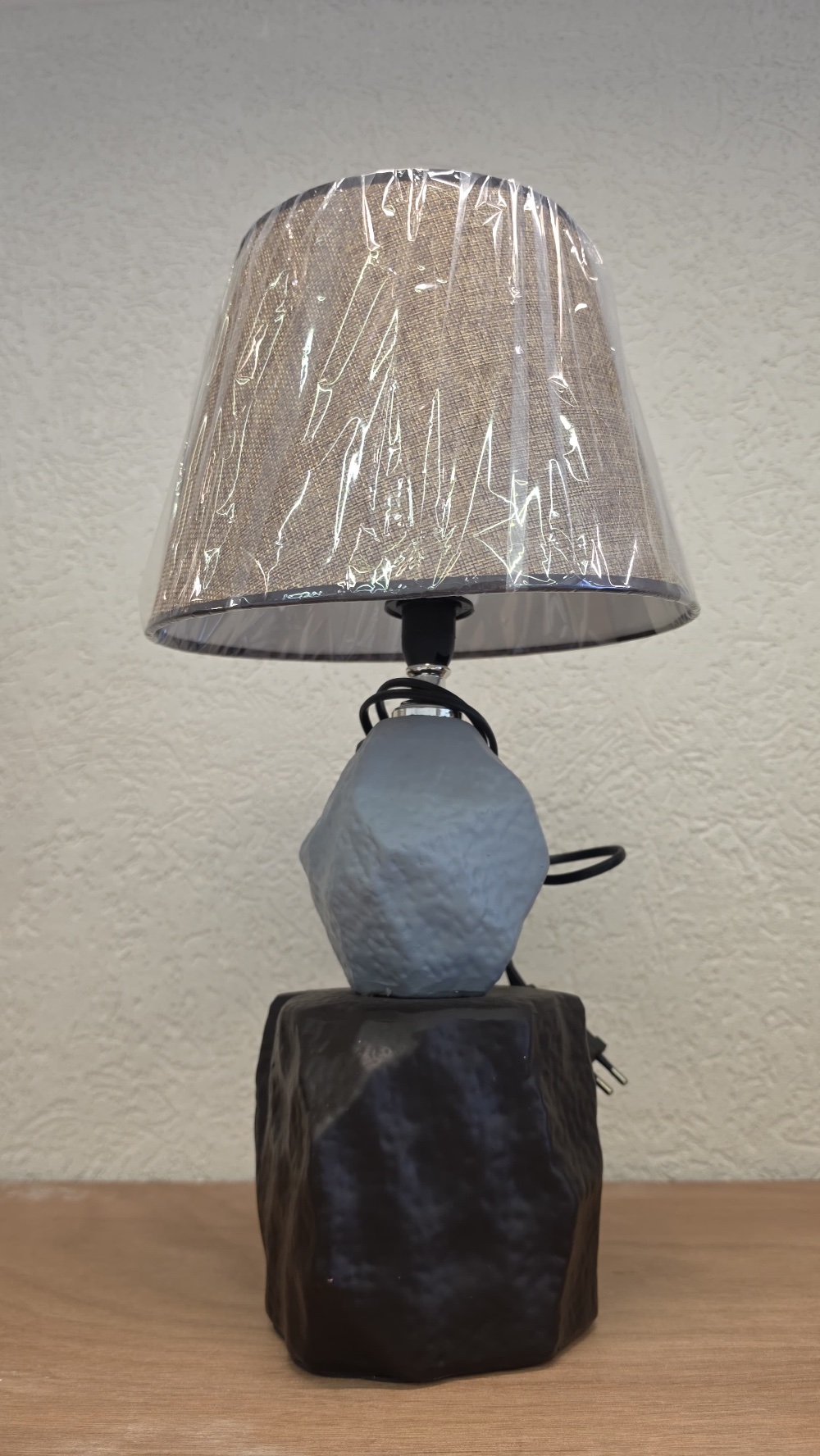 Table lamp حجر اسود