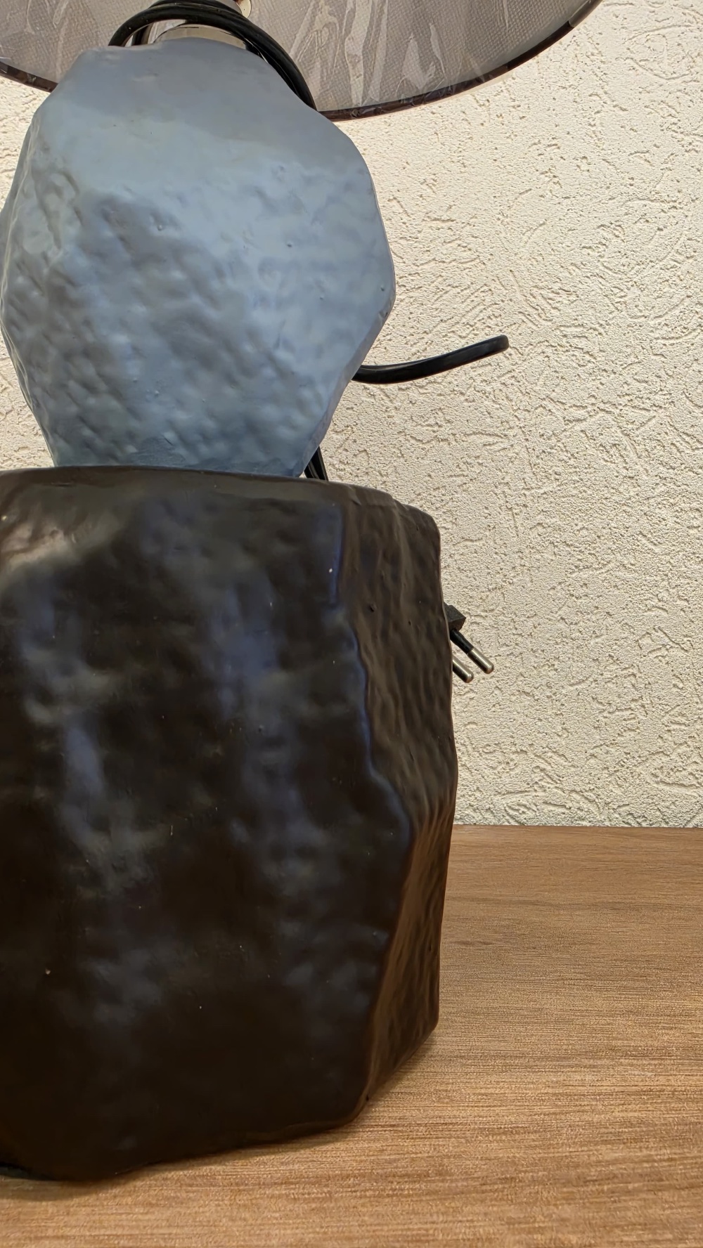 Table lamp حجر اسود