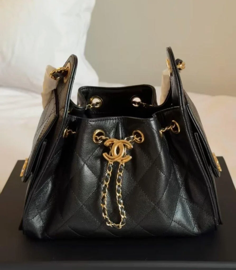 حقيبة Chanel Hobo الكلاسيكية جلد كافيار مع علبة