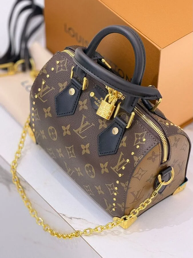 شنط Lv حجم القاعدة 20 سم
