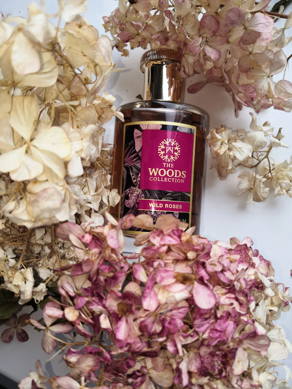 Wild Roses The Woods Collection عطر شرقي - خشبي للجنسين. Wild Roses صدر عام 2016.