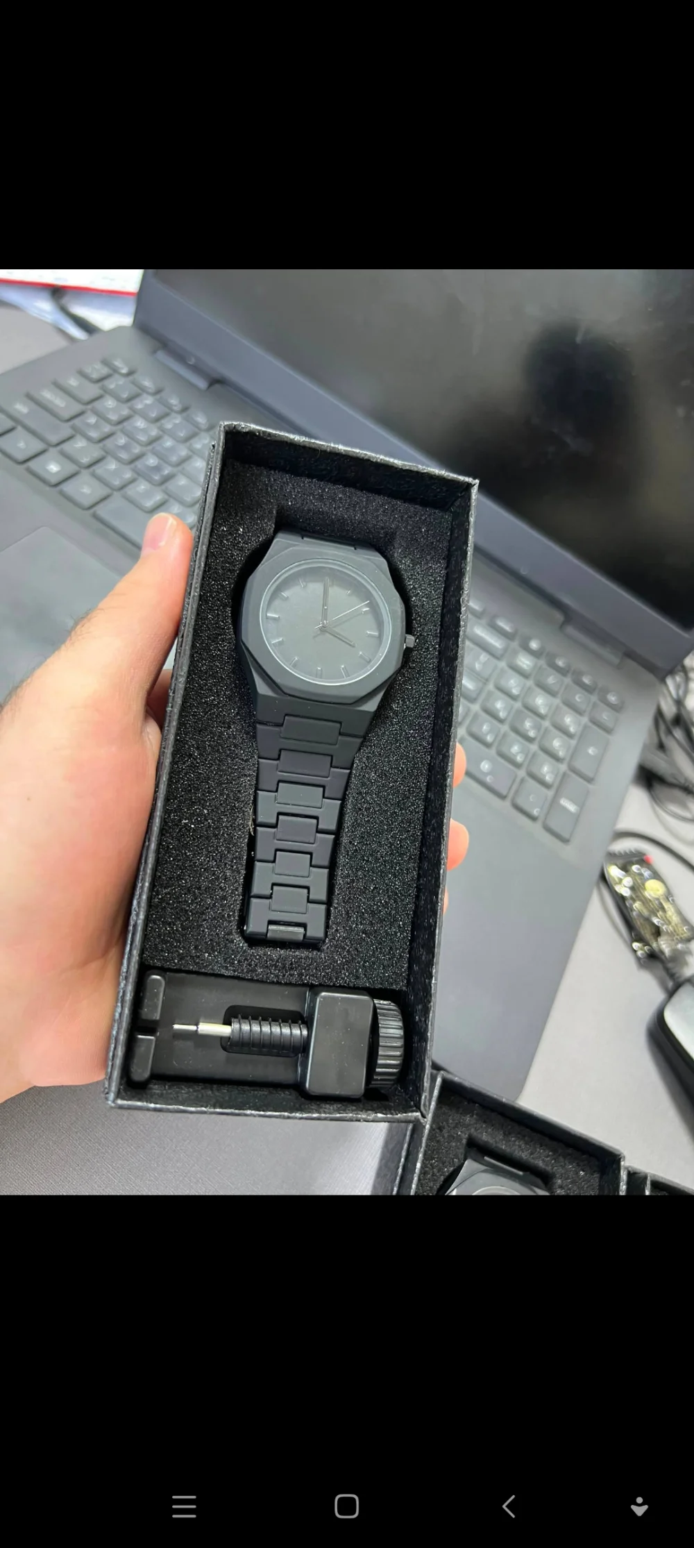 ساعة كربون الاصليه