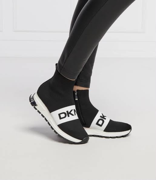 بوت DKNY اسود قبة طويلة