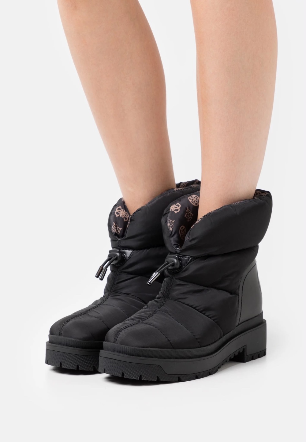 حذاء guess اسود شتوي قبة طويلة