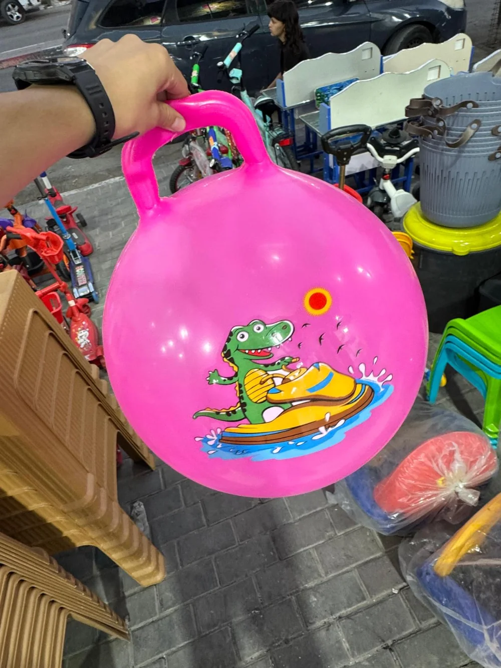 نطاطه يتوفر الوان